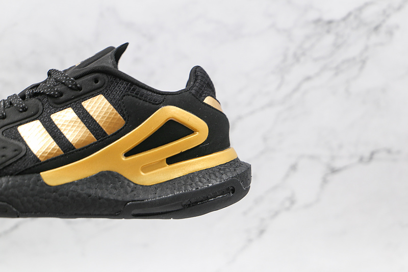 Day Jogger 2021 Shoes Core Black/Core Black/Gold 17