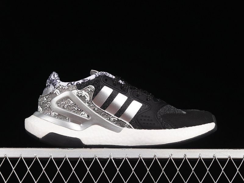 Day Jogger Boost Shoes Black/Metallic Silver/White 17