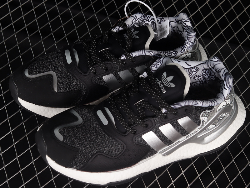 Day Jogger Boost Shoes Black/Metallic Silver/White 29