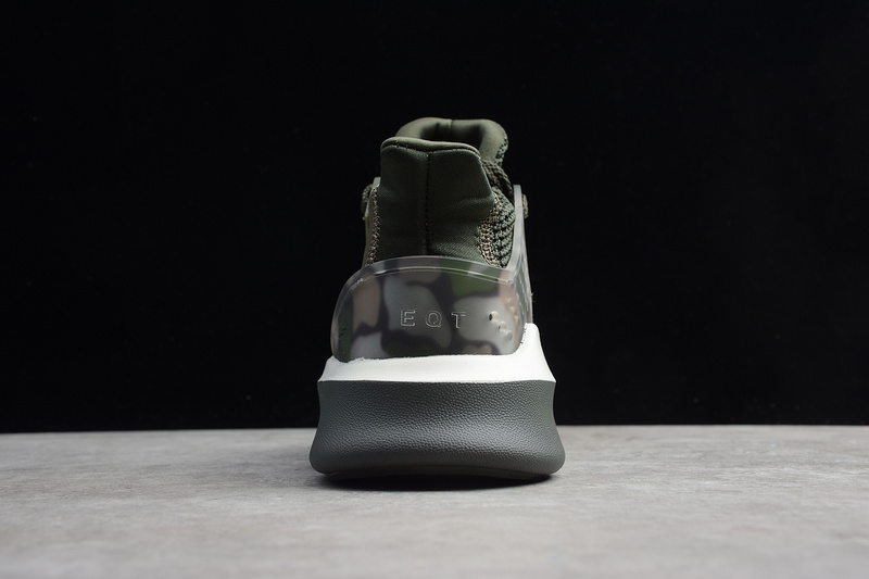 Eqt Basket Adv Night Cargo/Chalk White-Talc 15