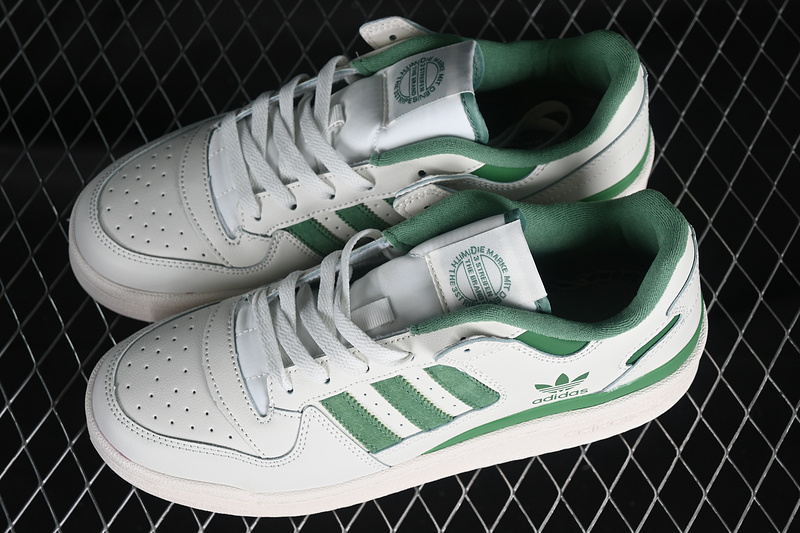 Forum 84 Low White/Green 11