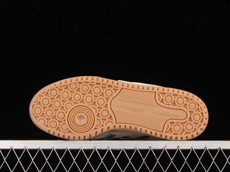 Forum 84 Low Clear Brown/Core Black/Gum 3