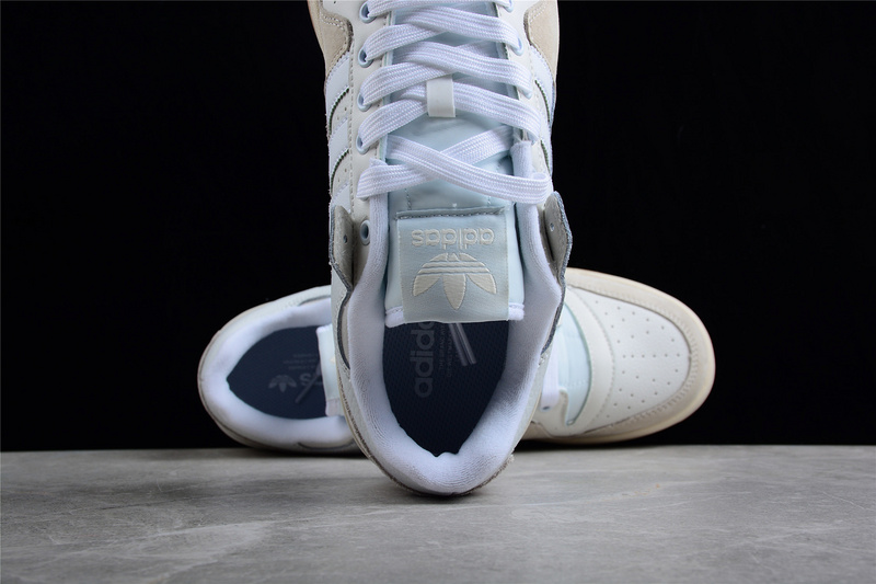 Forum 84 Low Adv White Gum Chalk White/Cloud White/Cloud White 31