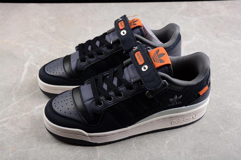 Forum 84 Low Shoes Core Black/Cloud White/Orange 31