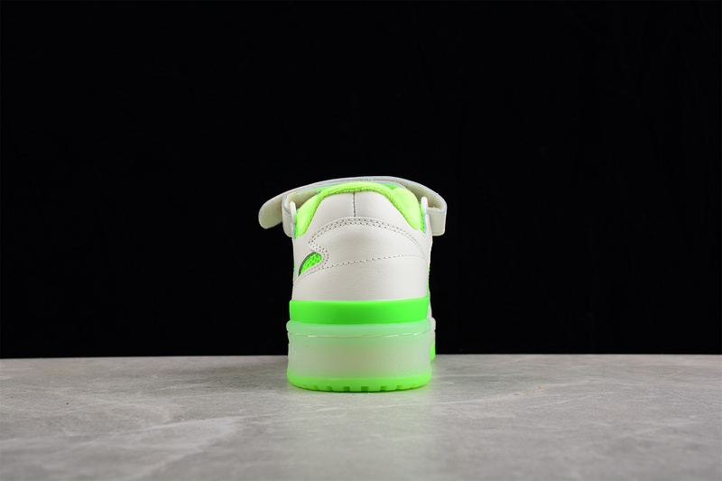 Forum 84 Low Shoes Cloud White/Cloud White/Fluorescent Green 31