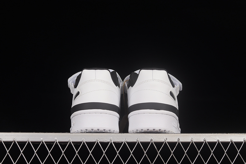 Forum 84 Low White/Black/White 9