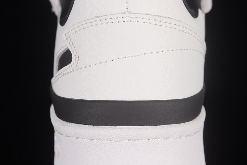 Forum 84 Low White/Black/White 19