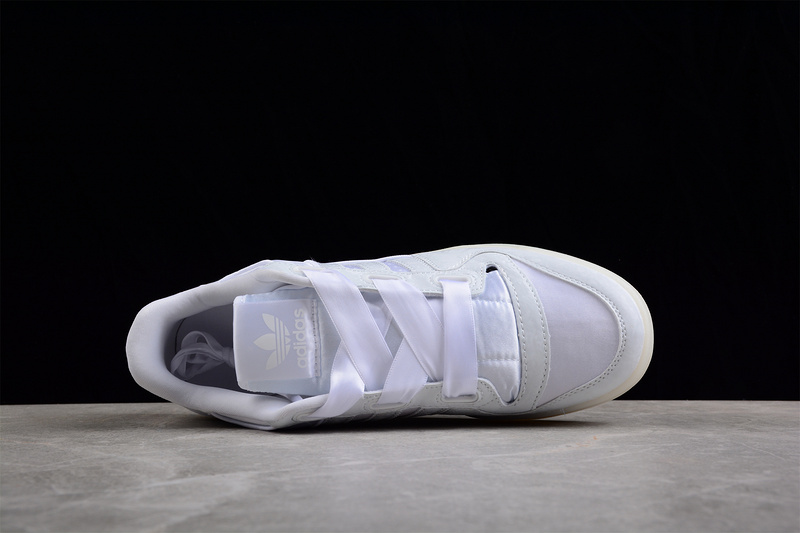 Forum Satin Low J Cloud White/Cloud White/Cloud White 9