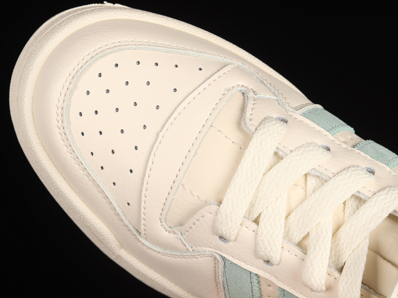 Disney X Forum 84 Low Stitch White/White/Light Green 5