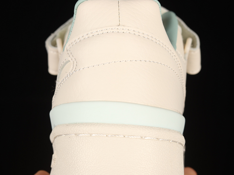 Disney X Forum 84 Low Stitch White/White/Light Green 29