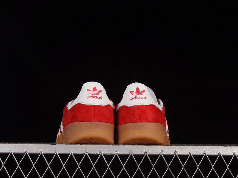 Gazelle Indoor Scarlet/Cloud White/Scarlet 9