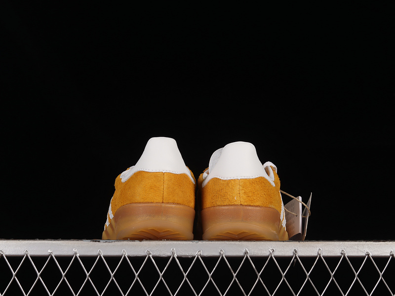 Gazelle Indoor Orange Peel/Cloud White/Gold Metallic 3