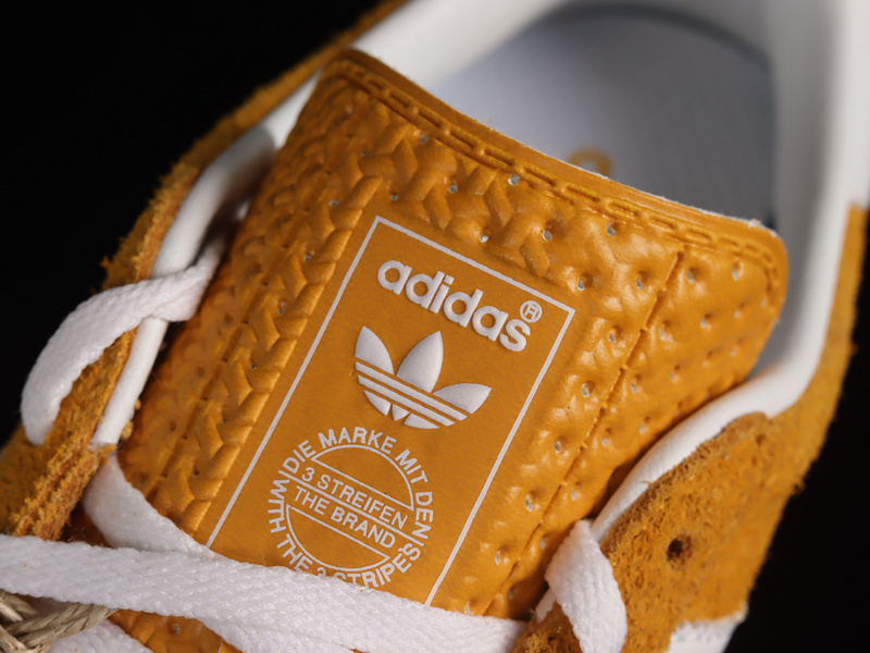 Gazelle Indoor Orange Peel/Cloud White/Gold Metallic 5