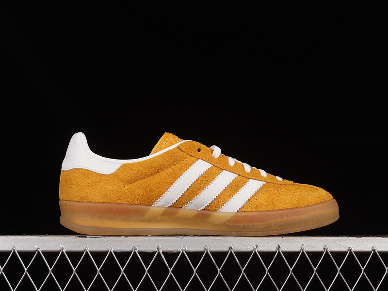 Gazelle Indoor Orange Peel/Cloud White/Gold Metallic 9