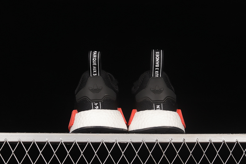 Nmd R1 Core Black/Core Black/Cloud White 5