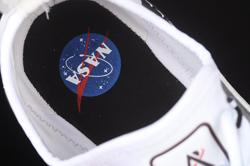 Nasa X Nmd_R1 Spectoo Footwear White/Footwear White/Core Black 17