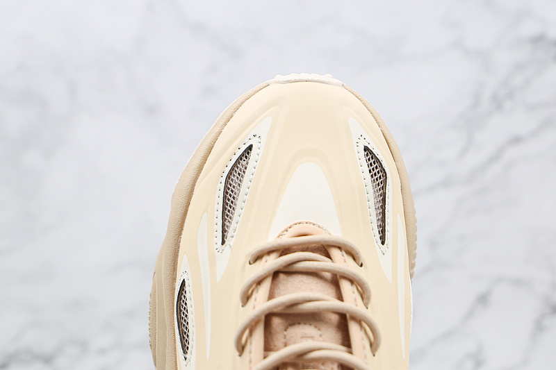 Ozweego Celox Marathon Pale Nude/Linen-Light Brown 9