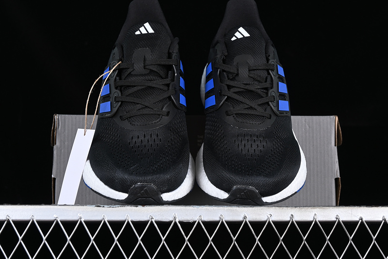 Pureboost 23 White/Blue/Black 23