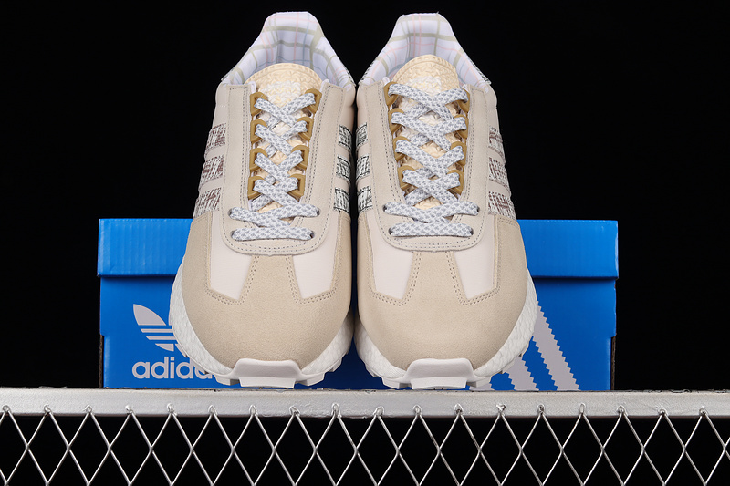 Retropy E5 Shoes Beige/Beige/Beige 7