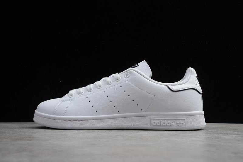 Stan Smith Cloud White/Cloud White/Core Black 23