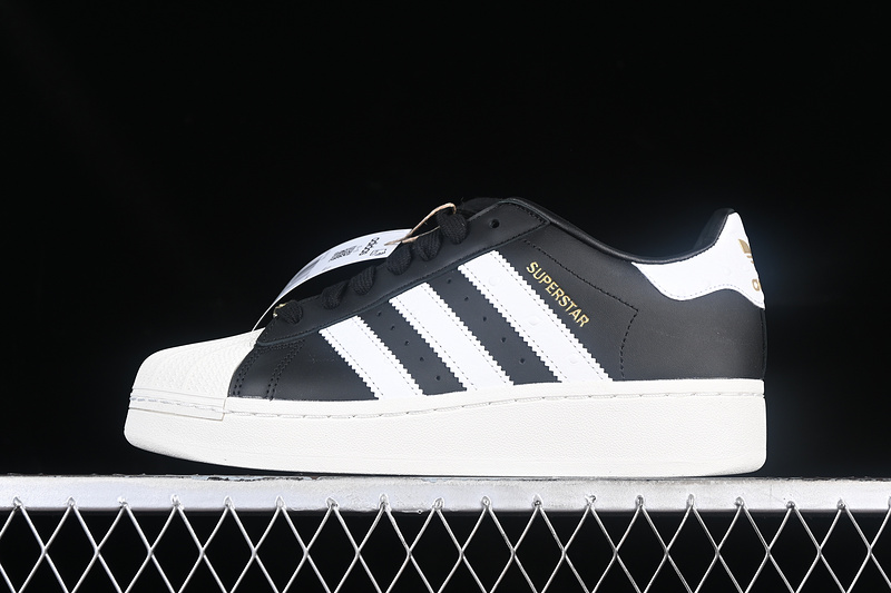 Superstar Xlg Core Black/Footwear White/Gold Metallic 19