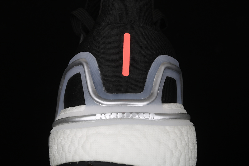 Ultra Boost 2020 Core Black/Cloud White 27