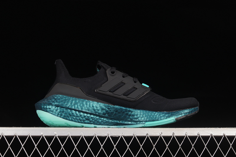 Ultra Boost 22 Core Black/Core Black/Mint Rush 21