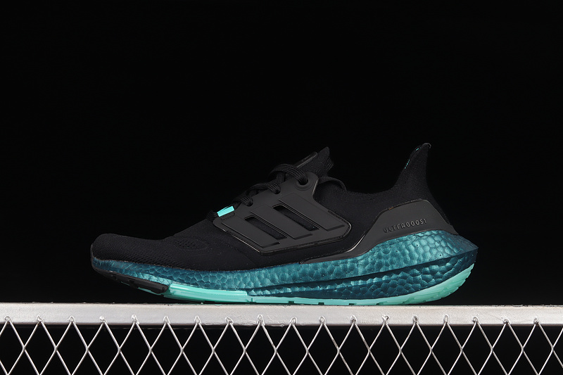 Ultra Boost 22 Core Black/Core Black/Mint Rush 27