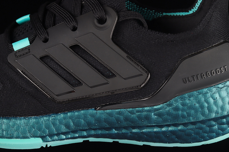 Ultra Boost 22 Core Black/Core Black/Mint Rush 31