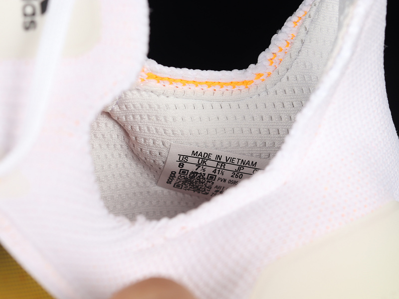 Ultraboost 22 Heat.Rdy Cloud White/Core Black/Flash Orange 23