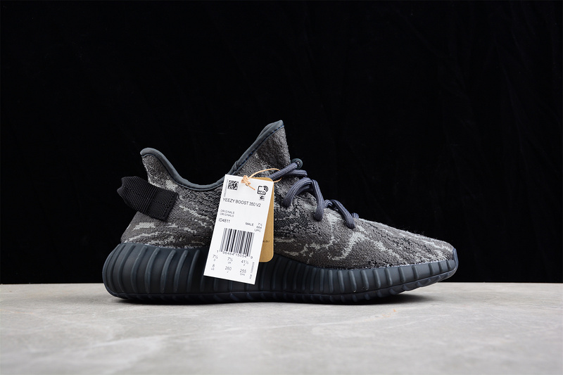 Yeezy Boost 350 V2 Core Black/Core Black/Grey 3