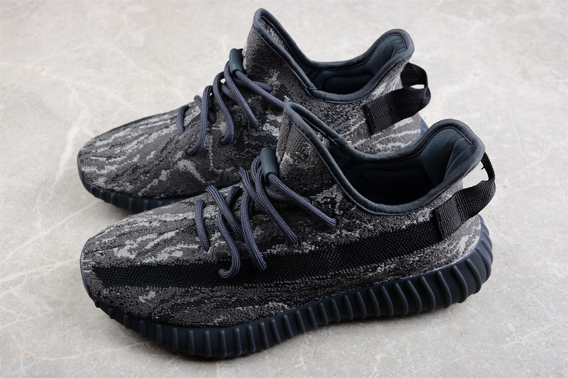 Yeezy Boost 350 V2 Core Black/Core Black/Grey 15