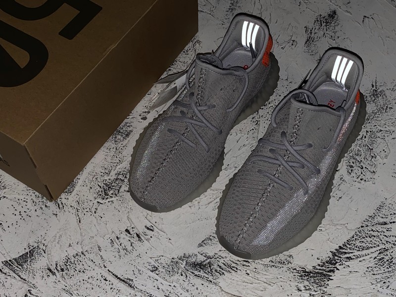 Owf Yeezy Boost 350 V2 Tail Light/Tail Light/Tail Light 7