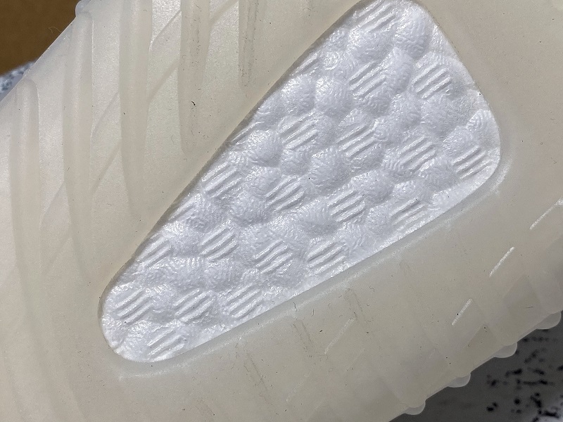 Owf Yeezy Boost 350 V2 Cloud White Reflective 33