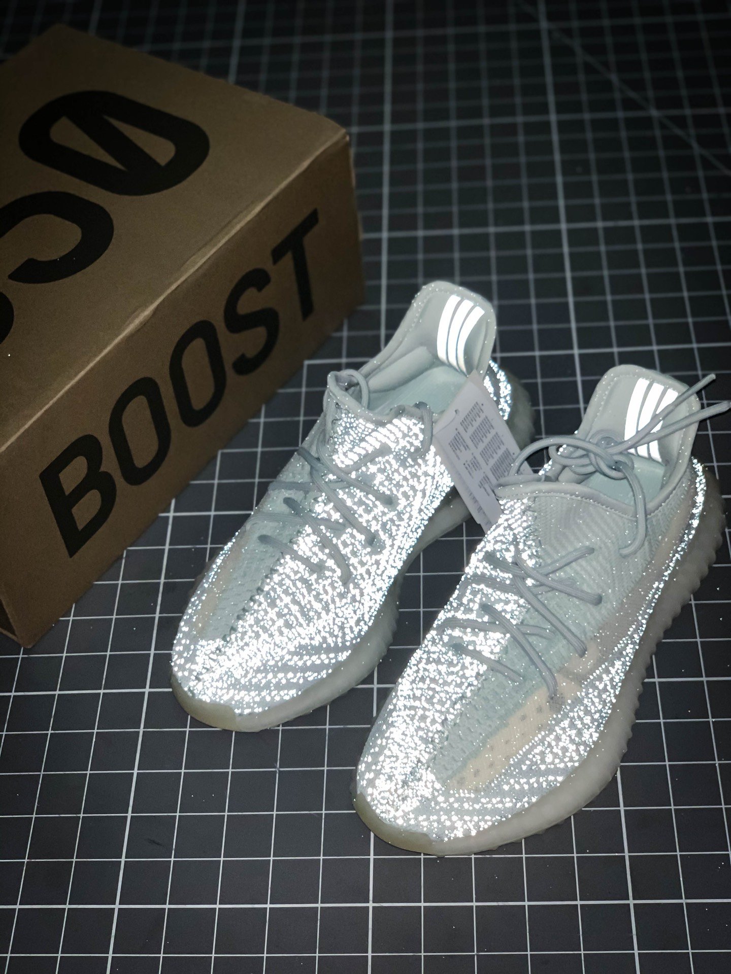 Yeezy Boost 350 V2 White/Cloud White Reflective 3