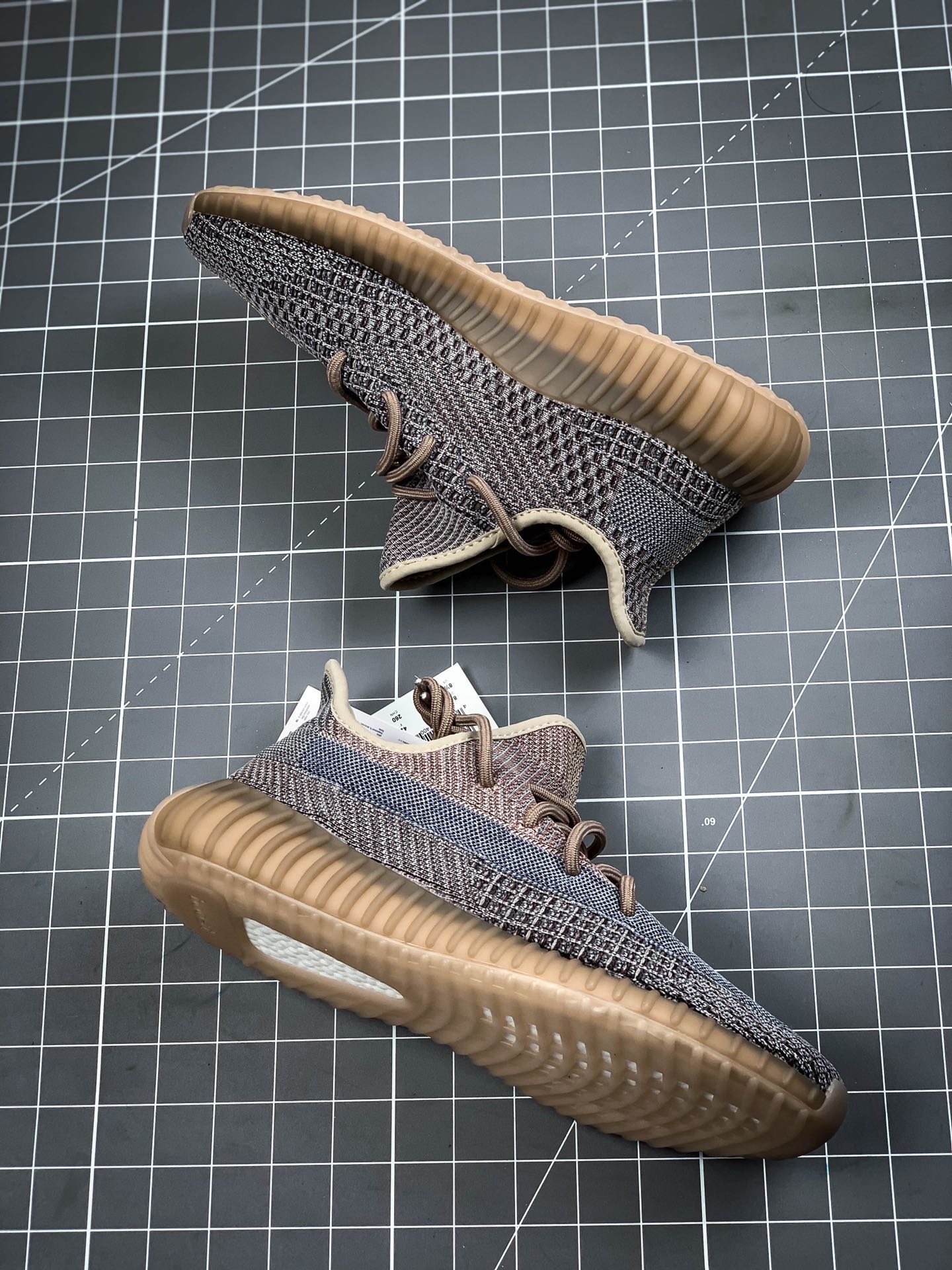 Yeezy Boost 350 V2 Yecher Dark Grey/Brown/Dark Grey 3