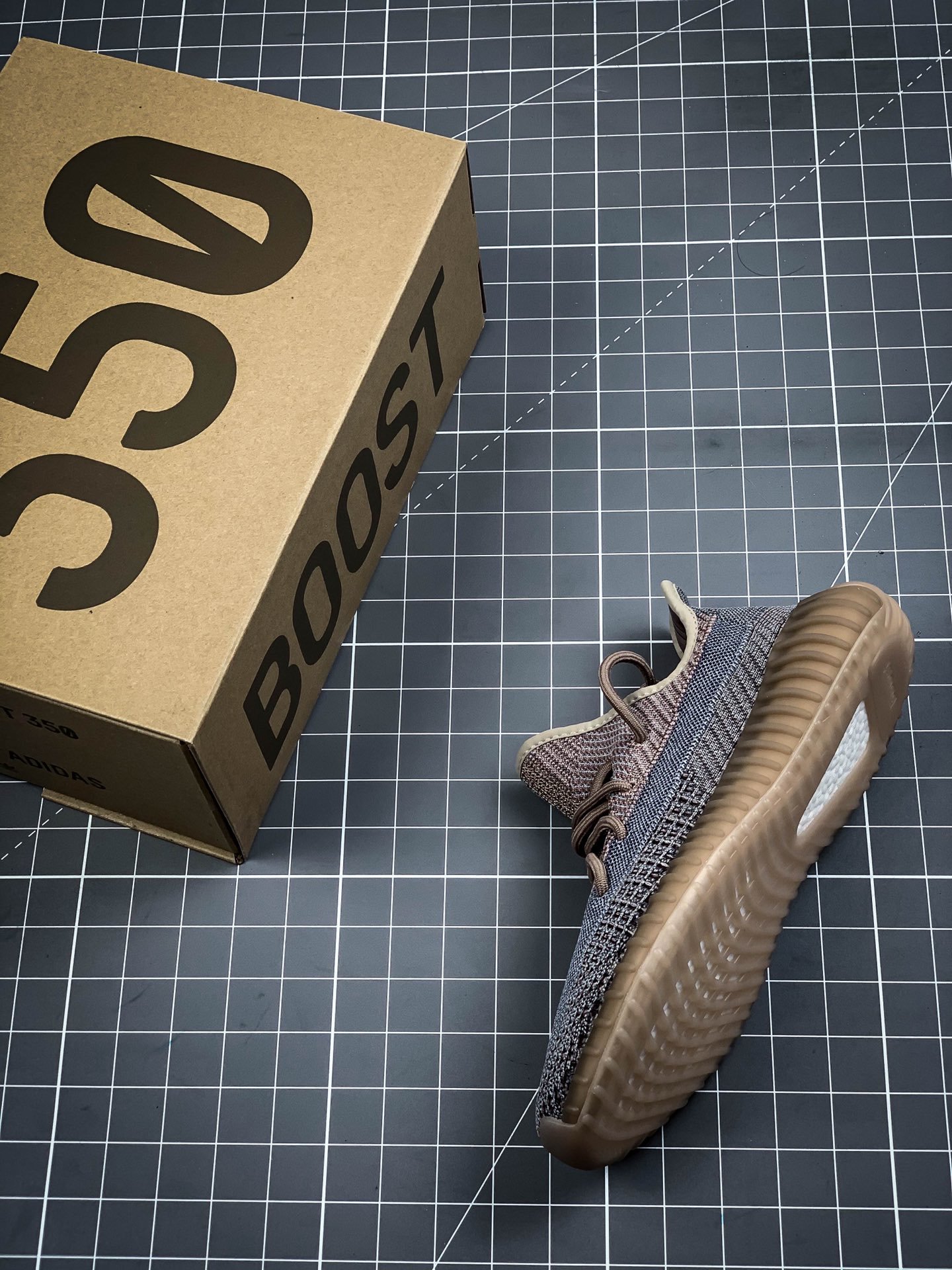 Yeezy Boost 350 V2 Yecher Dark Grey/Brown/Dark Grey 9