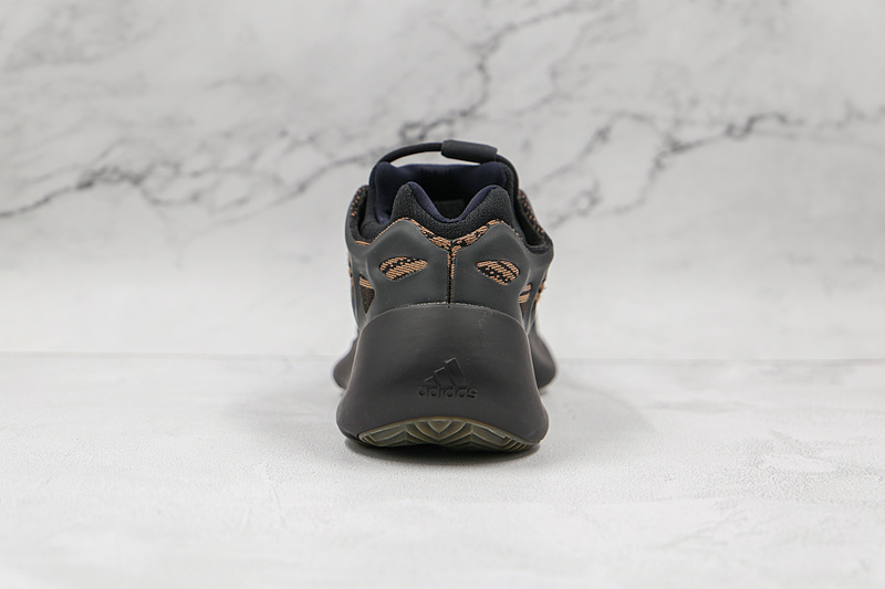 Yeezy Boost 700 V3 Clay Brown Eremiel/Eremiel/Eremiel 5