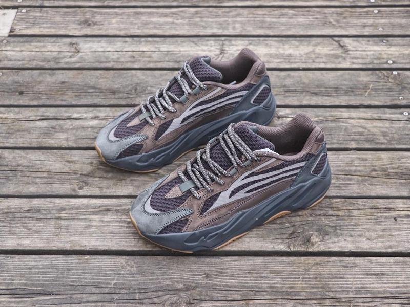 X10 Yeezy Boost 700 V2 Geode/Geode/Geode 17