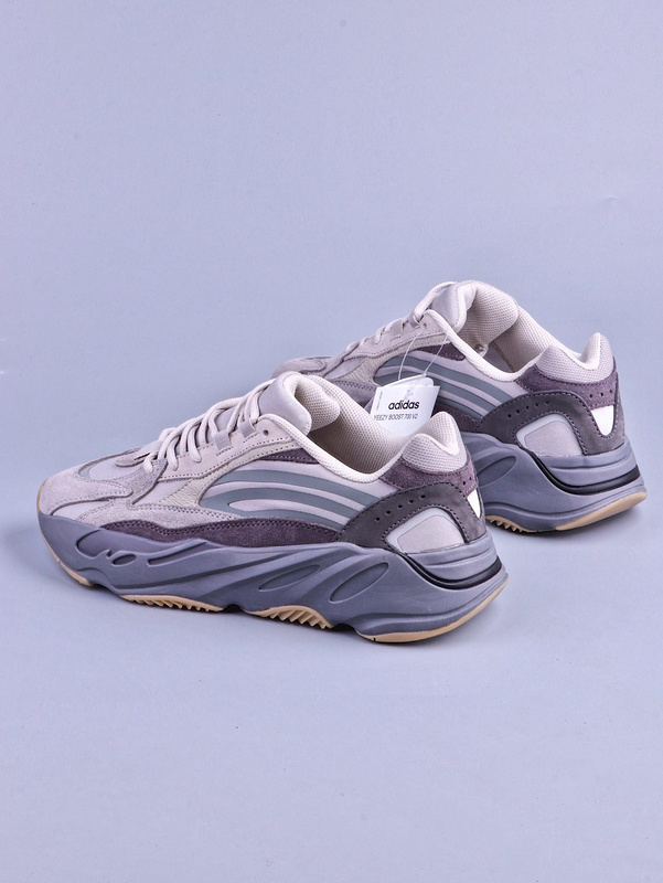 X10 Yeezy Boost 700 V2 Tephra/Tephra/Tephra 29