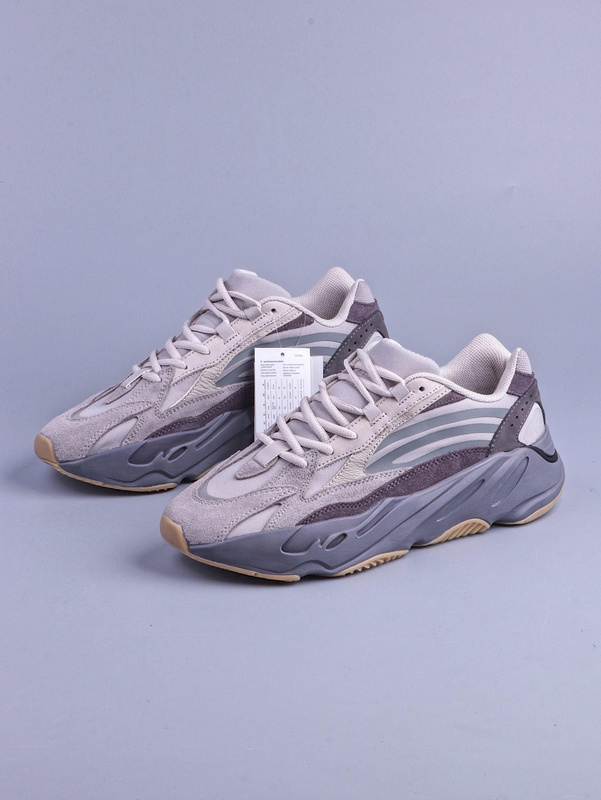 X10 Yeezy Boost 700 V2 Tephra/Tephra/Tephra 35