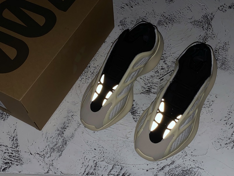 Yeezy Boost 700 V3 Azael/Azael/Azael 25