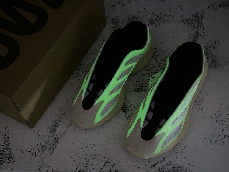 Yeezy Boost 700 V3 Azael/Azael/Azael 27