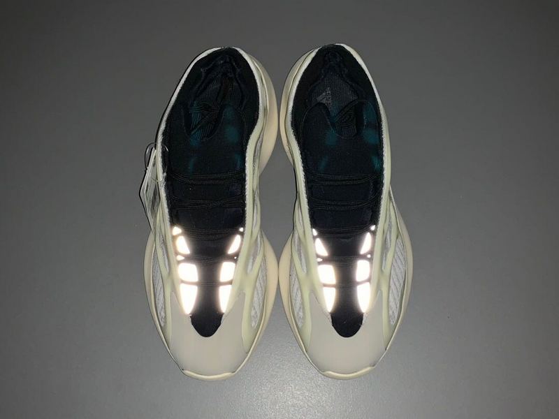 Og Yeezy Boost 700 V3 Azael Azael/Azael/Azael 29