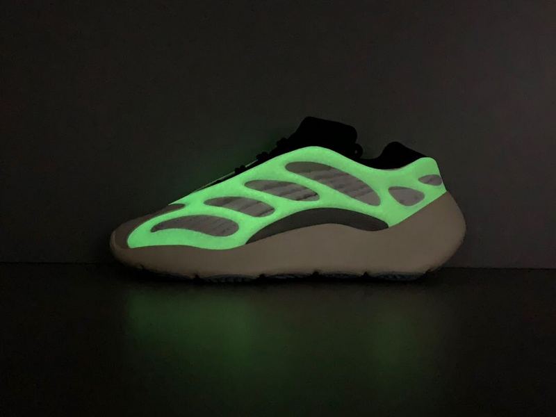 Og Yeezy Boost 700 V3 Azael Azael/Azael/Azael 33