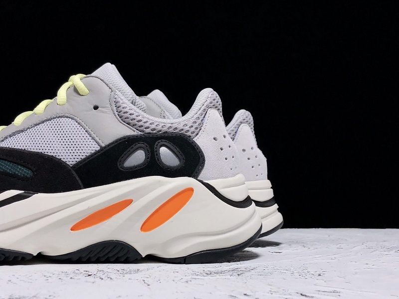 Yeezy Boost 700 Wave Runner Mgsogr/Cwhite/Cblack 17