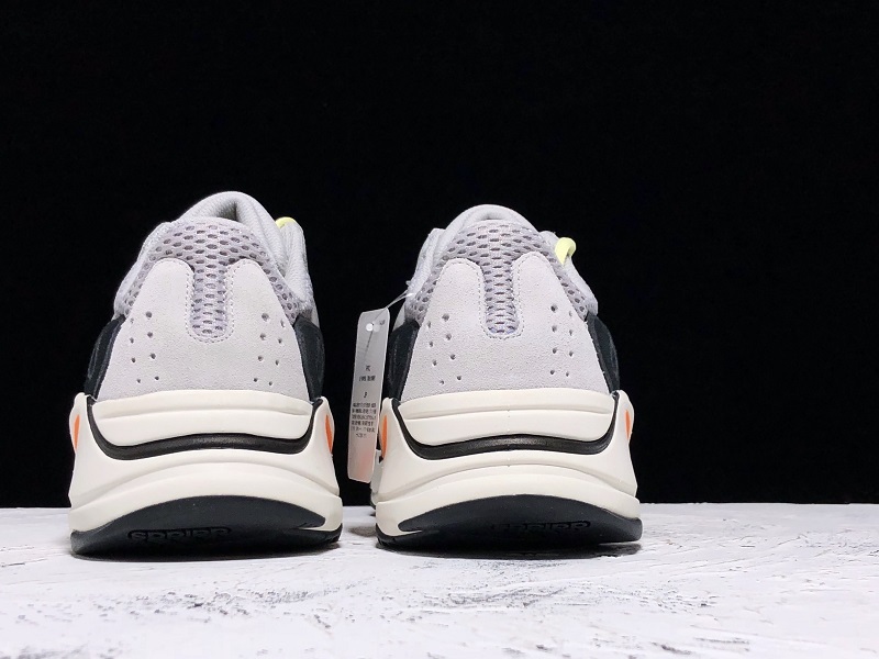 Yeezy Boost 700 Wave Runner Mgsogr/Cwhite/Cblack 19