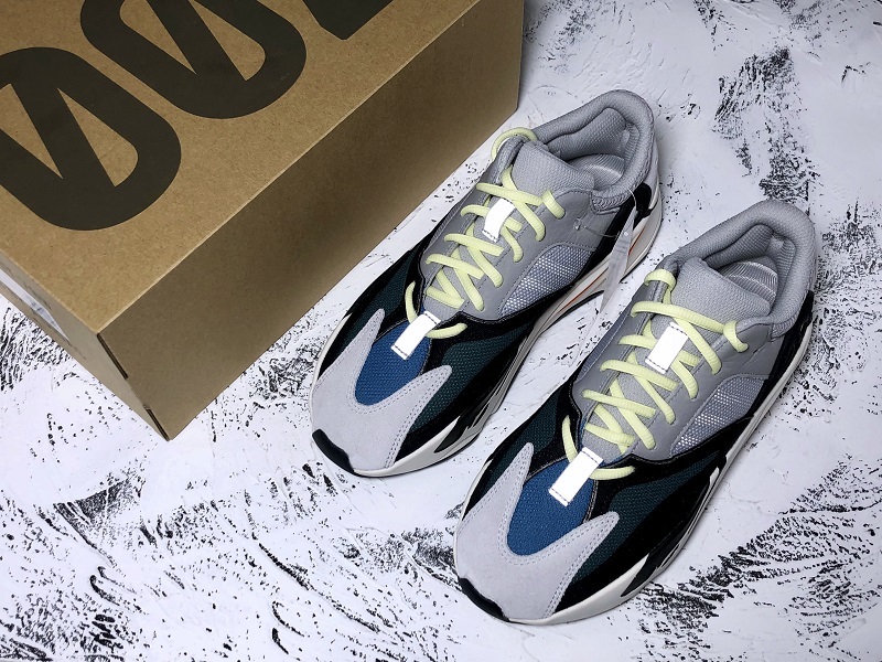 Yeezy Boost 700 Wave Runner Mgsogr/Cwhite/Cblack 31