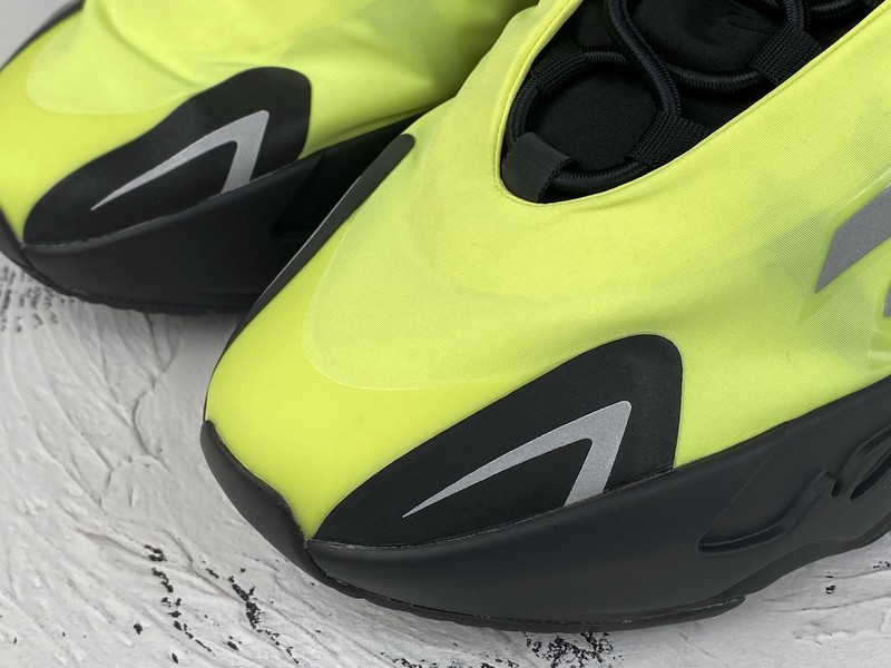 Yeezy Boost 700 Phosphor/Phosphor/Phosphor 33