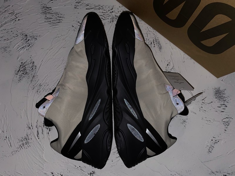 Yeezy Boost 700 Bone/Bone-Bone 23